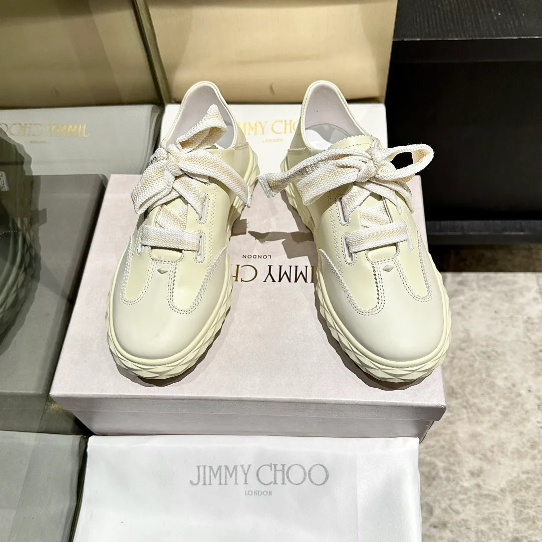 👟👟Ex-factory price 640👟👟 The new JIMMY CHOO, exclusively for sale, original large-soled casual white shoes, designed with the latest technology, strong three-dimensional effect👍The integration of multiple technologies, subverting fashion, super stylish! The combination is super beautiful. The original version is 1:1, versatile and trendy, both salty and sweet! New layout Size: 35-40